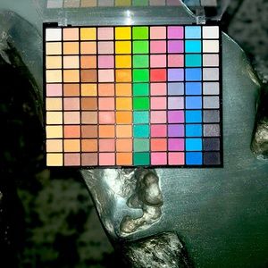 E.l.f. Endless eyes 100 colors eyeshadow palette.